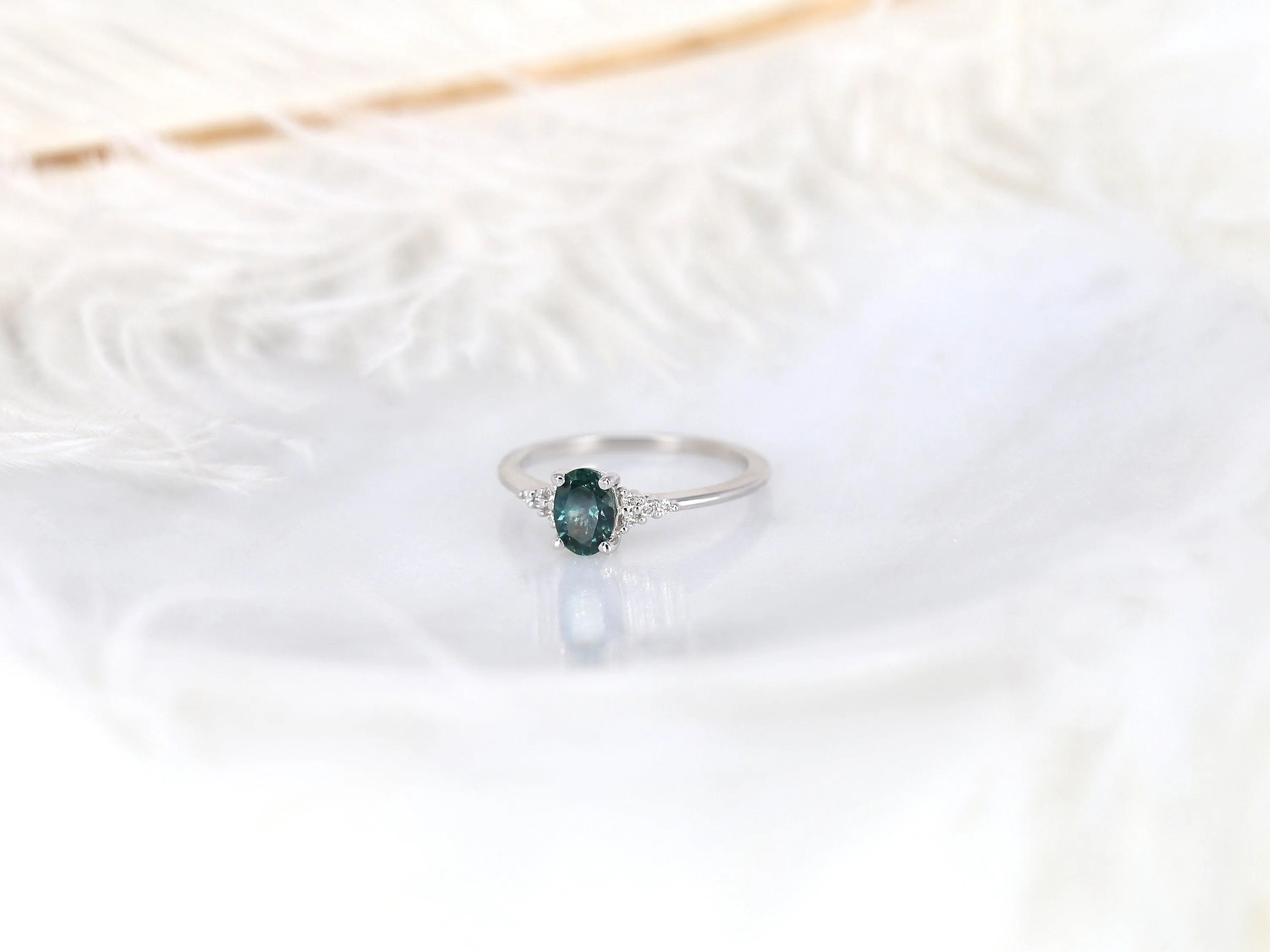 0.79ct Maddy White 14kt Gold Peacock Teal Montana Sapphire Oval Cluster Ring