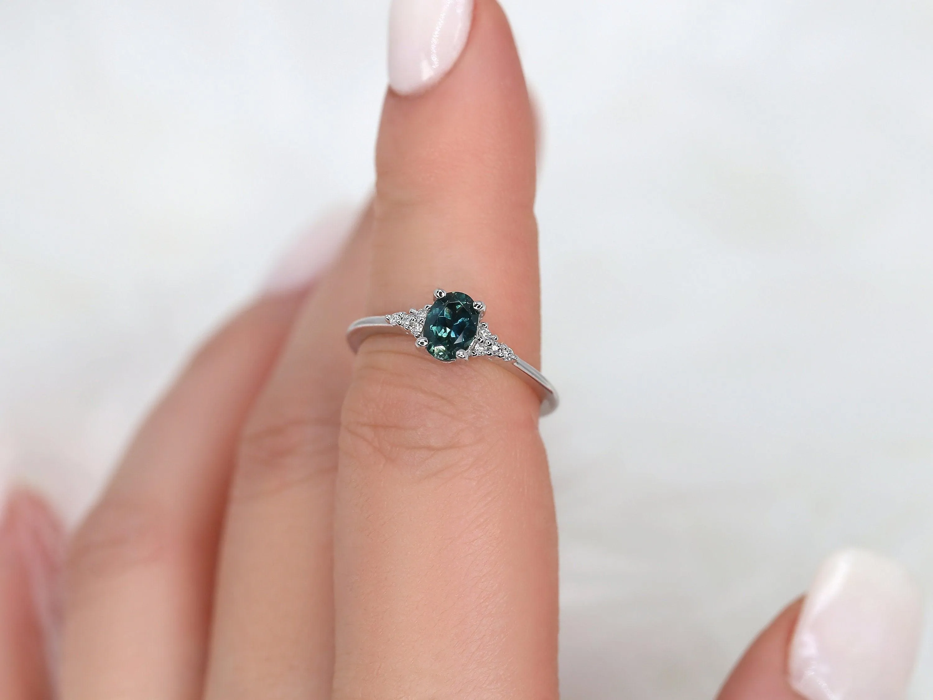 0.79ct Maddy White 14kt Gold Peacock Teal Montana Sapphire Oval Cluster Ring