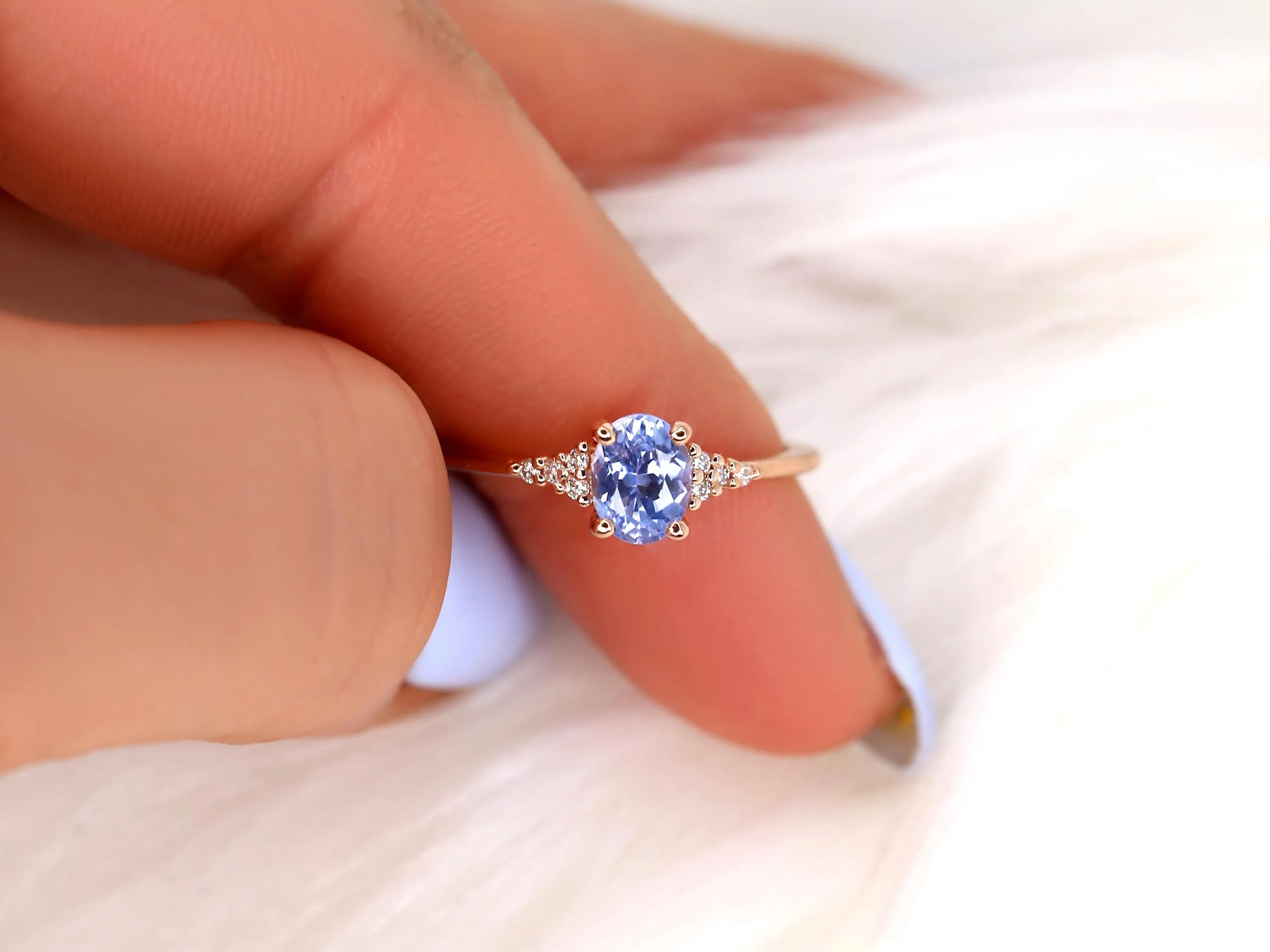 0.88ct Maddy 14kt Rose Gold Cornflower Sapphire Diamond Oval Cluster Ring
