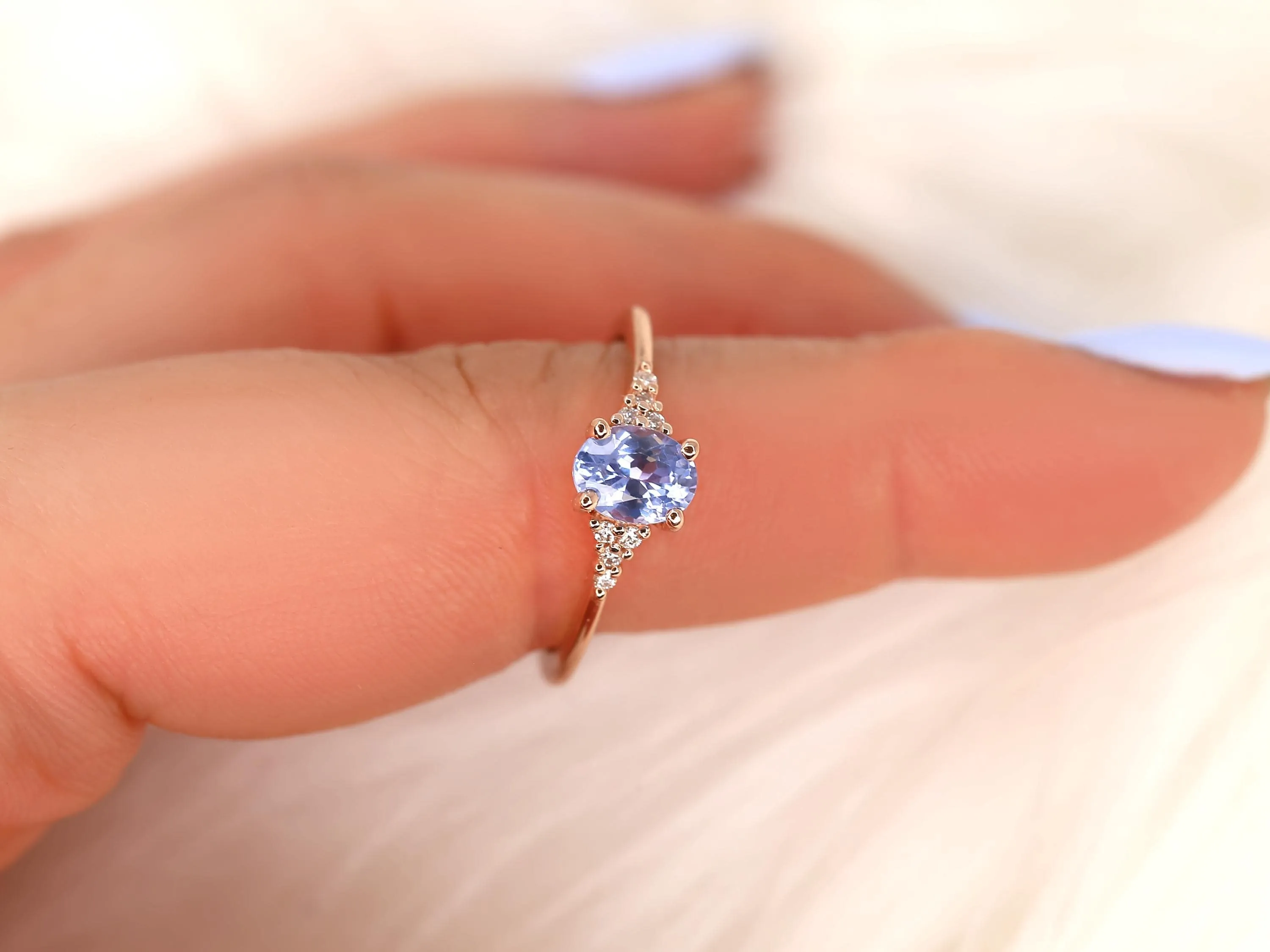 0.88ct Maddy 14kt Rose Gold Cornflower Sapphire Diamond Oval Cluster Ring
