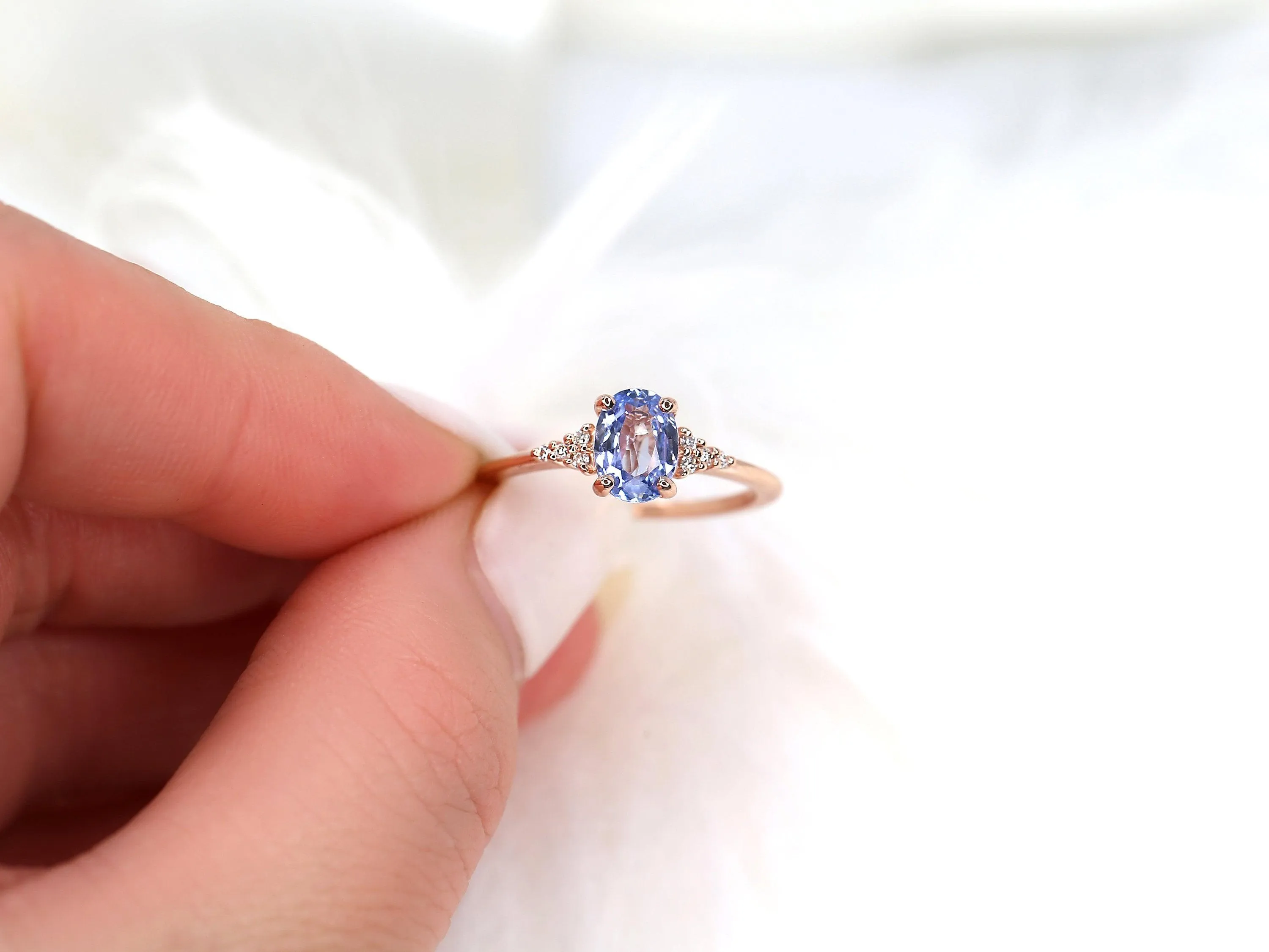 1.09ct Maddy 14kt Rose Gold Cornflower Sapphire Diamond Oval Cluster 3 Stone Ring