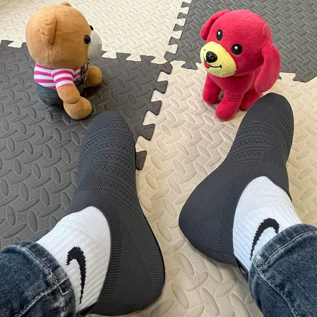 Adult Lightweight Slip-on Grip Indoor House Slippers Non-slip Barefoot House Home Shoes for Women Men