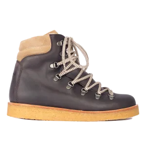 Boot with wool lining and laces