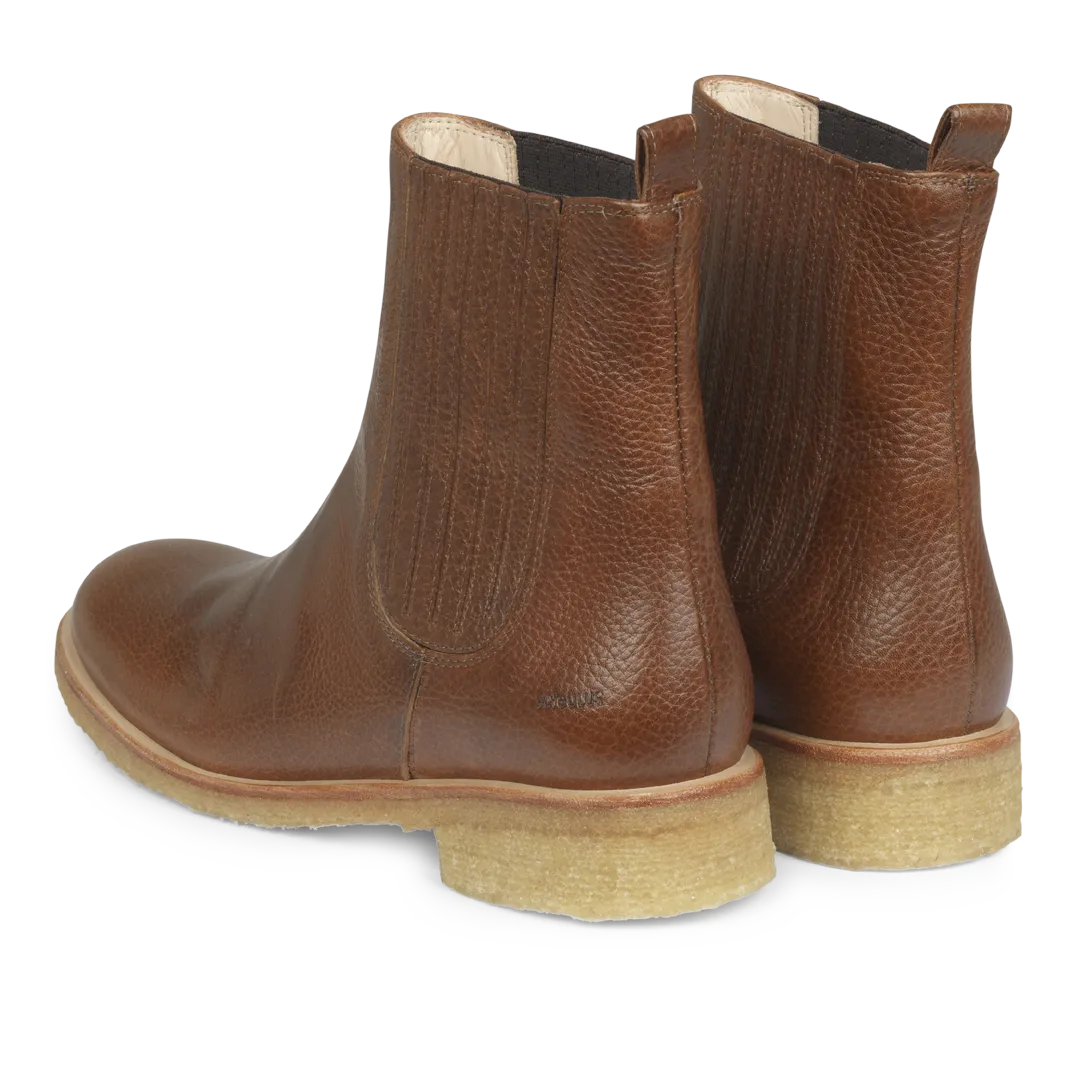 Chelsea boot with elastic