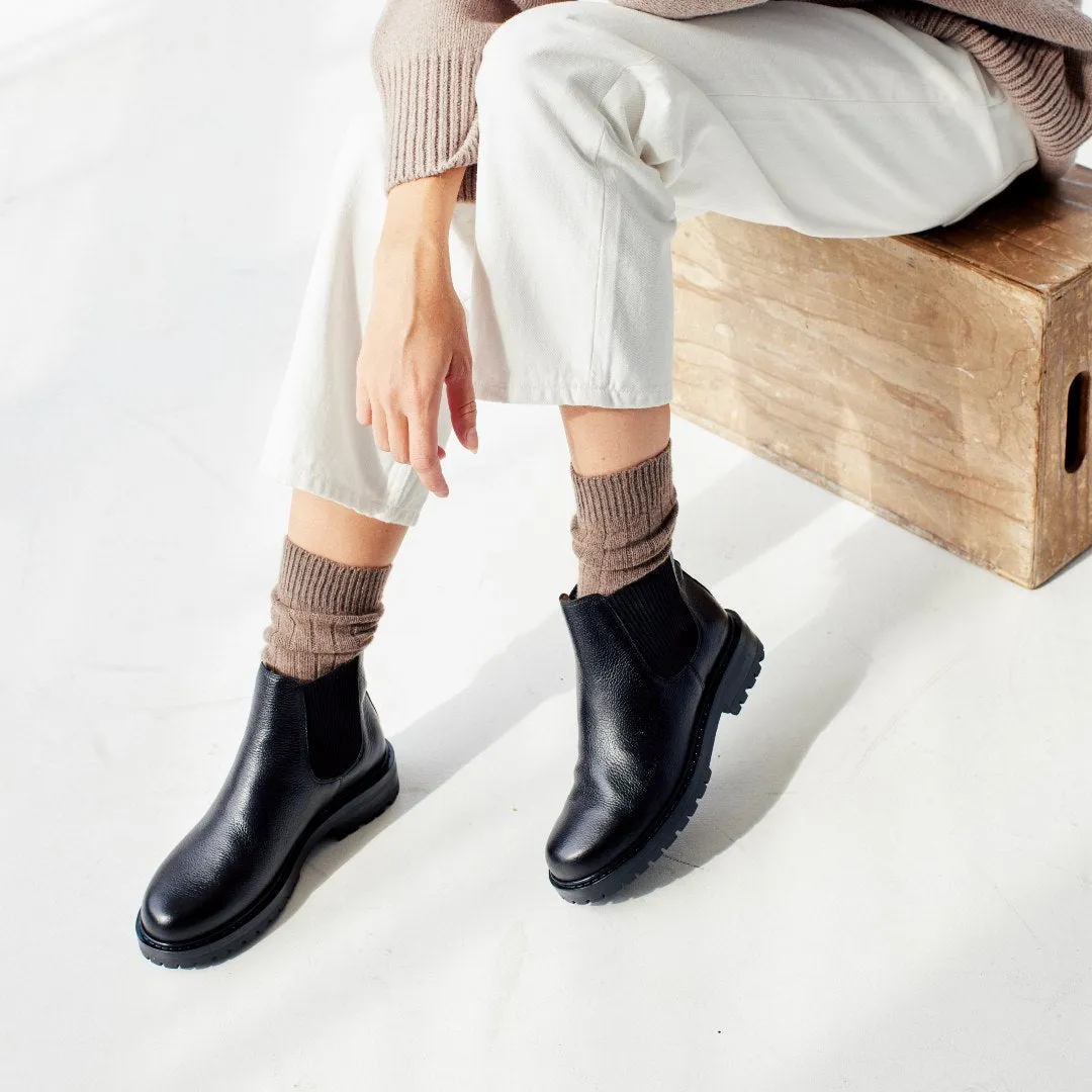 Chelsea boot with elastic