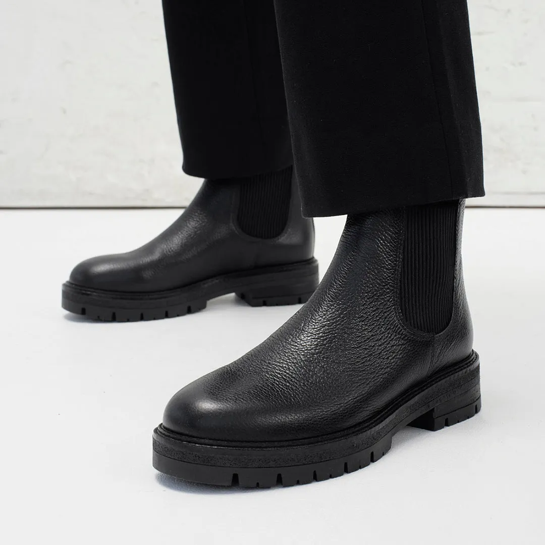Chelsea boot with elastic