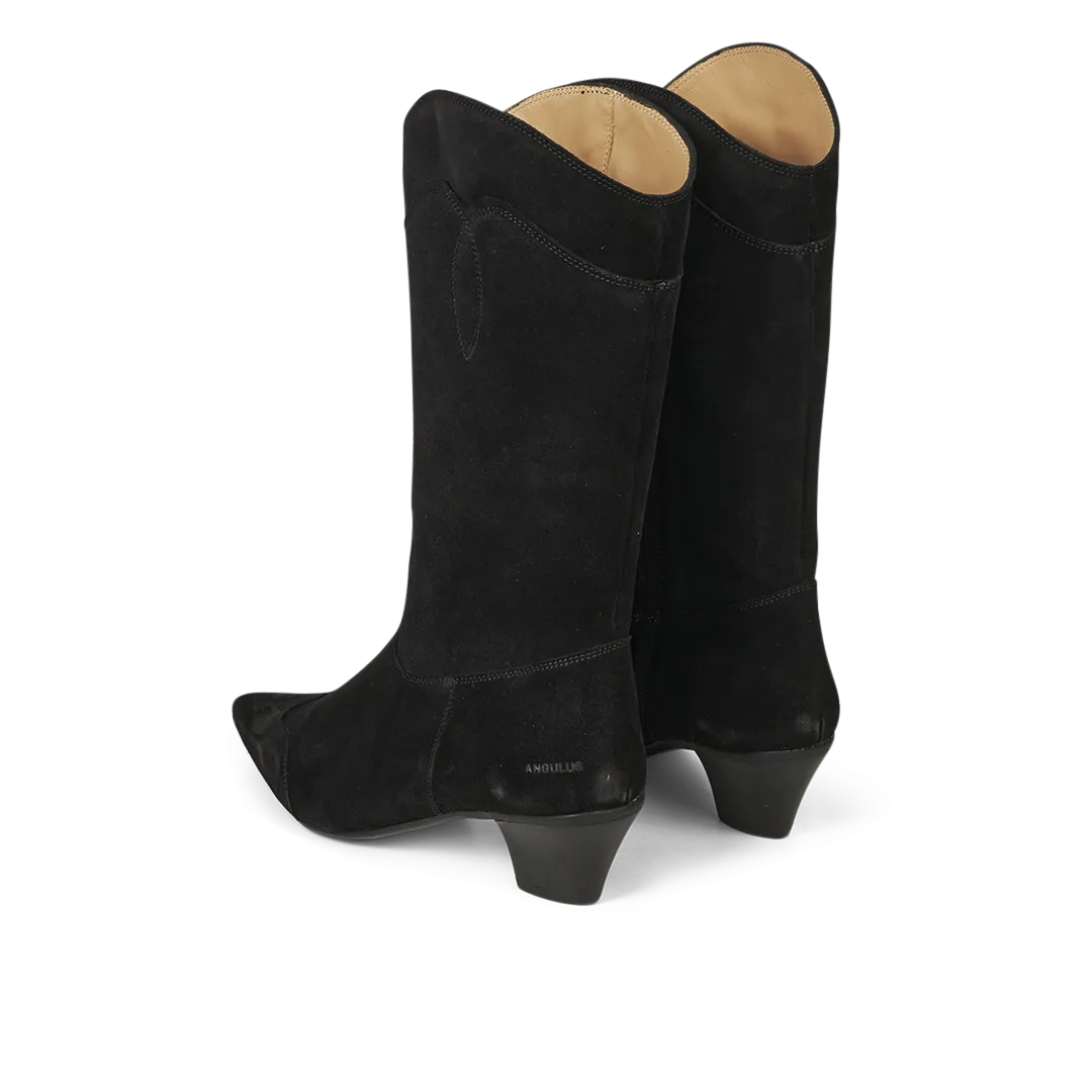 Cowboy boot with zipper