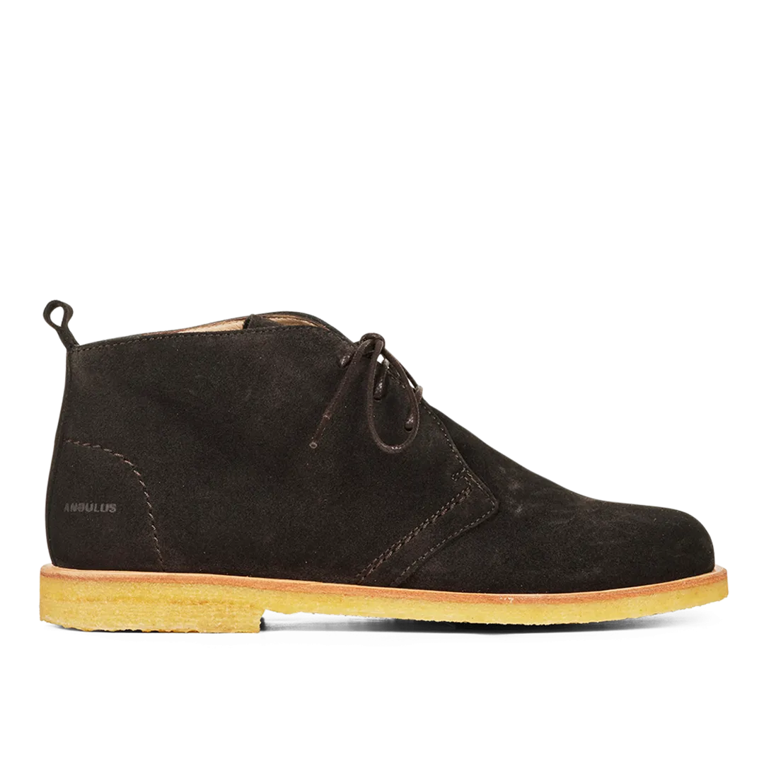 Desert boot with laces