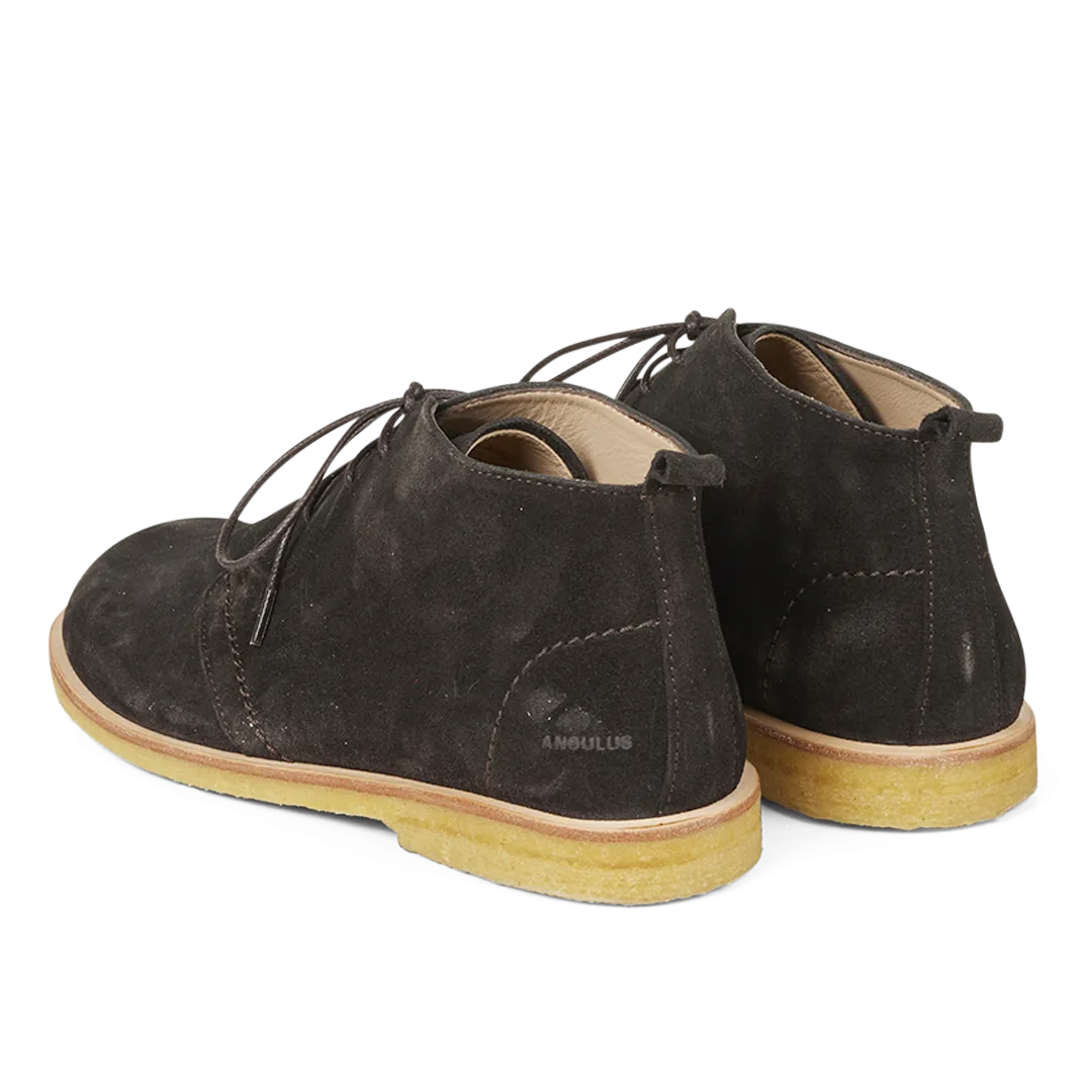 Desert boot with laces