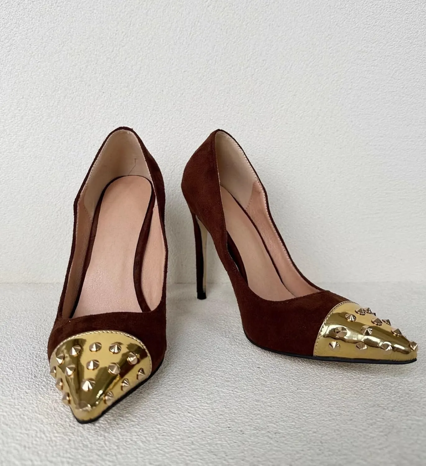 Frankie Hsu Ladies Unisex Sexy Elegant Classic Stiletto High Heeled Pumps, Cute Dark Red Suede Gold Tip Rivets Fashion Style, Big Large Size US4-14 Dressy Spike Shoes for Women Men