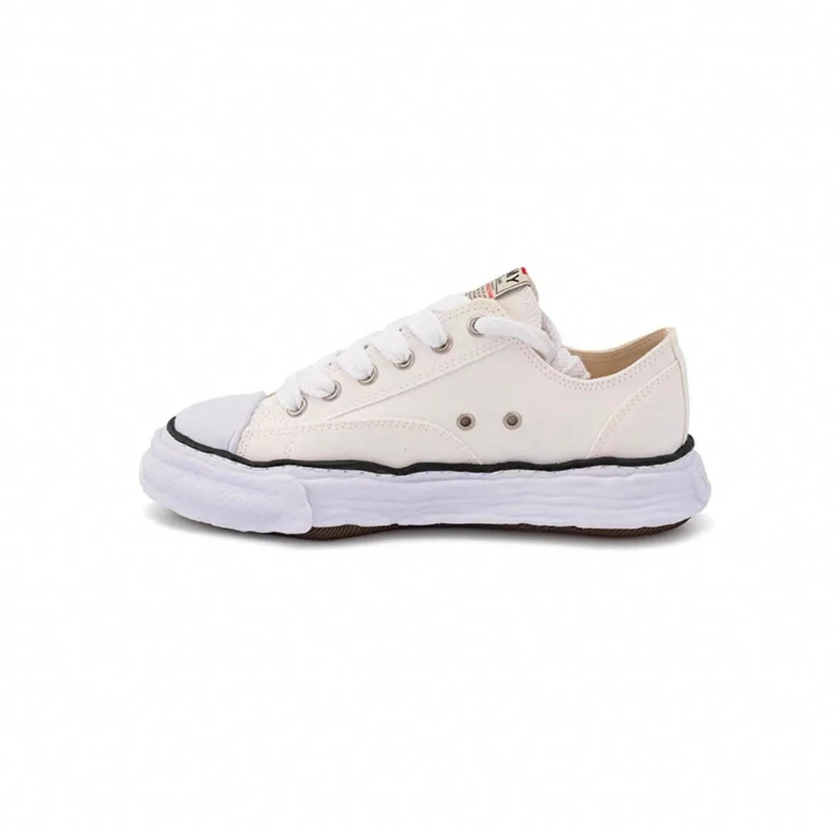 Guíbts Low-Top Sneaker