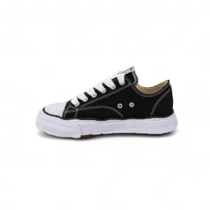 Guíbts Low-Top Sneaker
