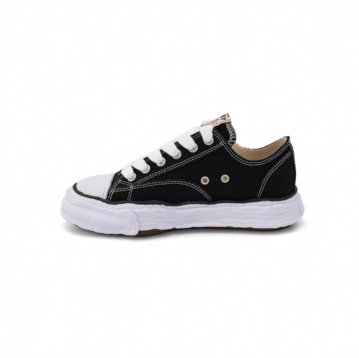 Guíbts Low-Top Sneaker