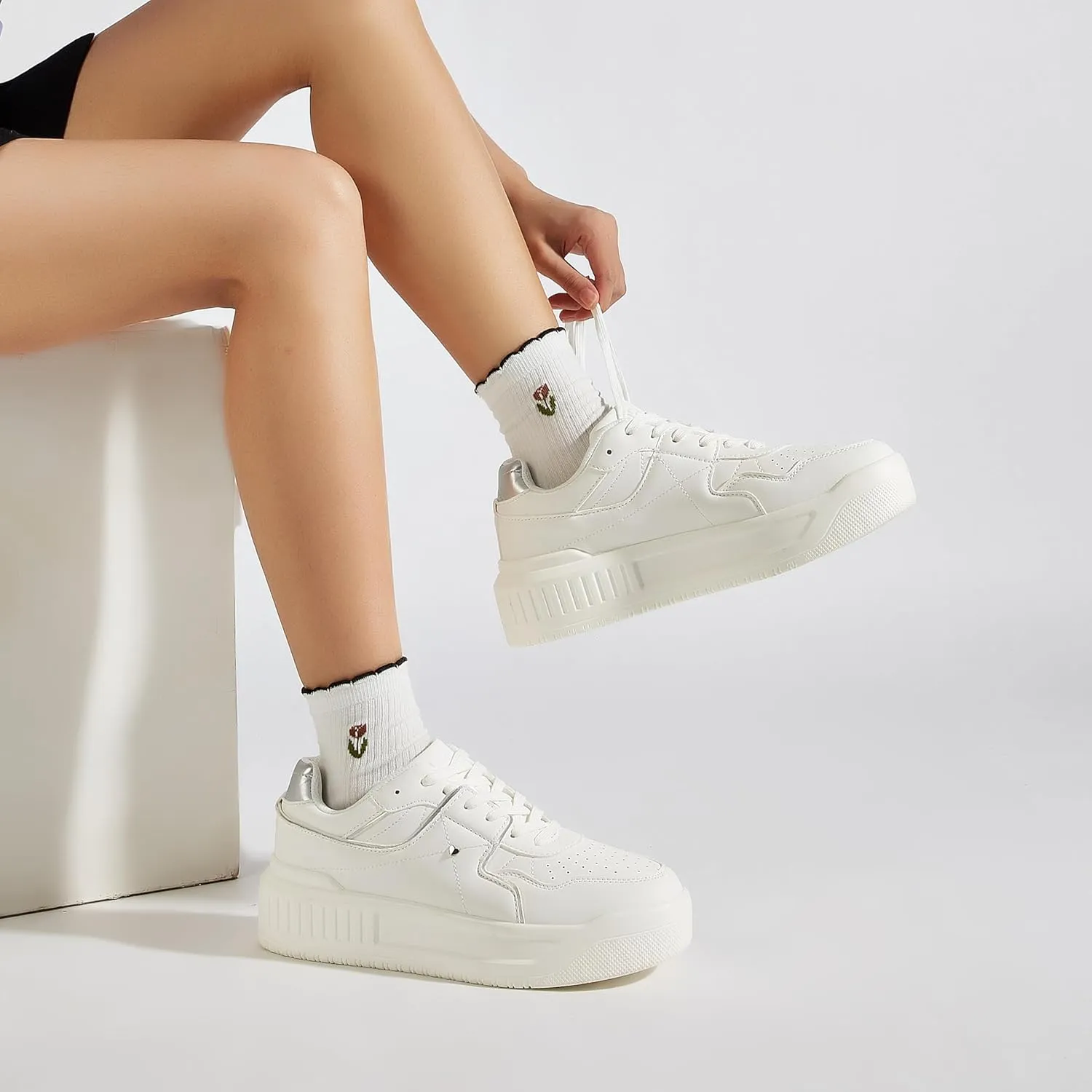 Niluber Women's Platform Sneakers Leather Low Top Tennis Shoes Lace Up Casual Walking Shoes