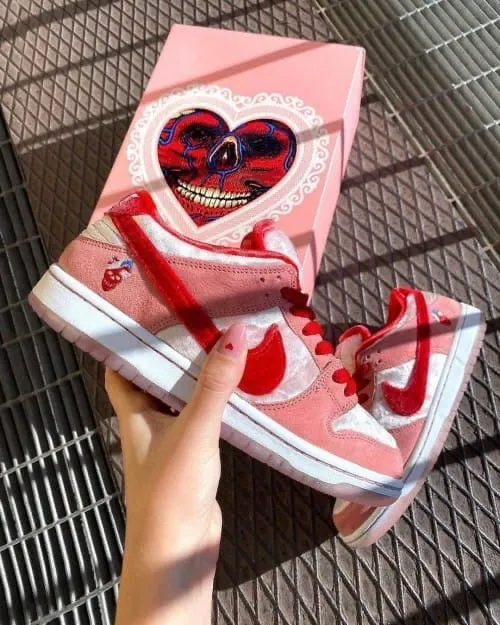 NK. Dunk Low Strange Love