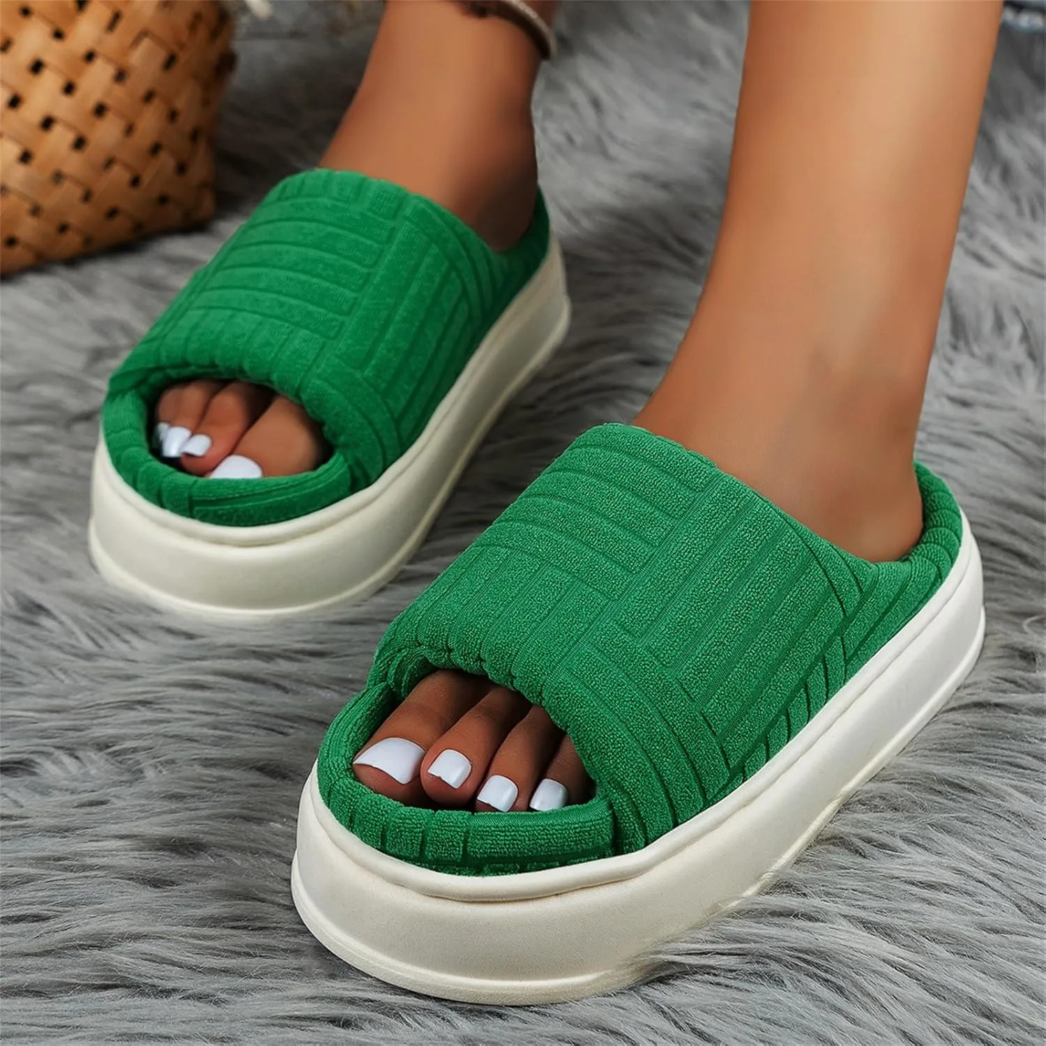 SBGMoSJ Indoor House Slippers Cute Mens Winter Outdoor Slippers Bedroom Shoes for Ladies Comfy Slippers for Women Non Slip Outdoor Christmas Lights Gifts for Women 2023