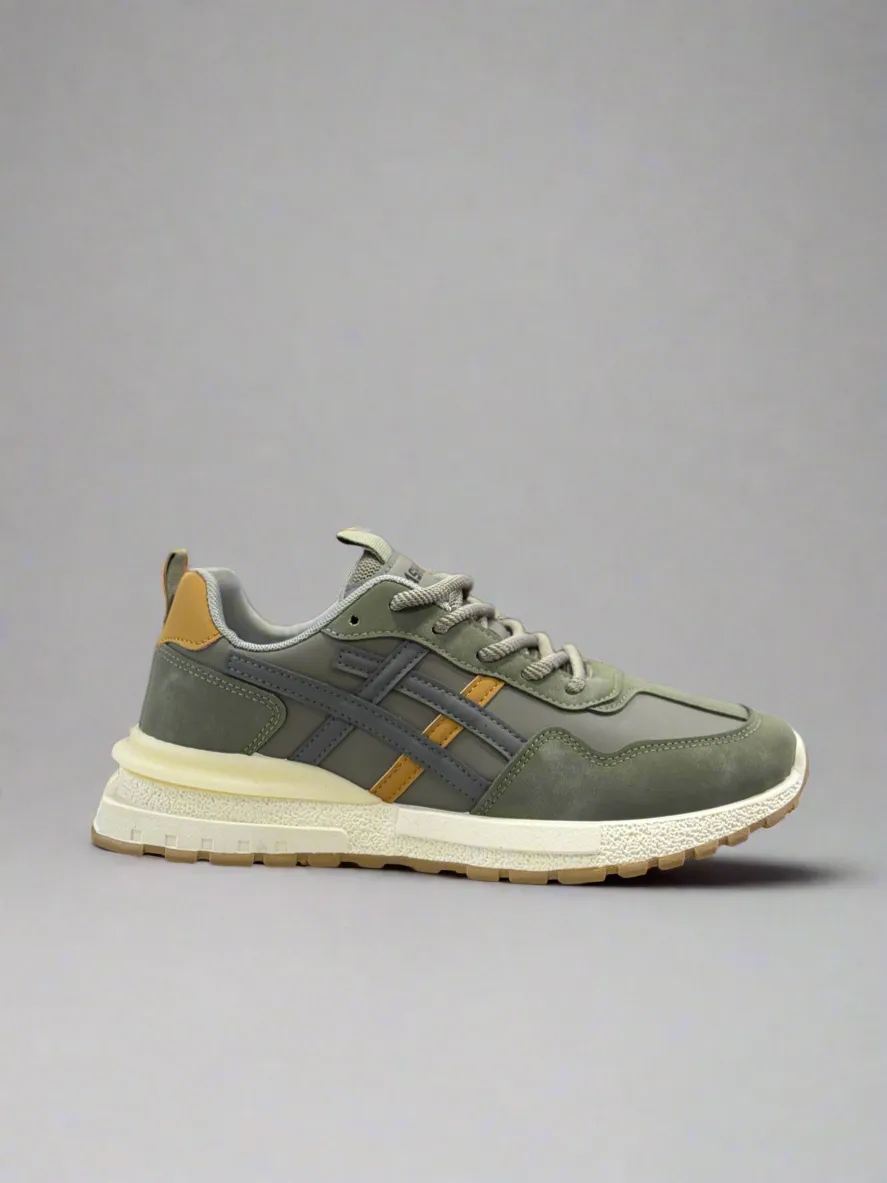 Sneakers four stripes
