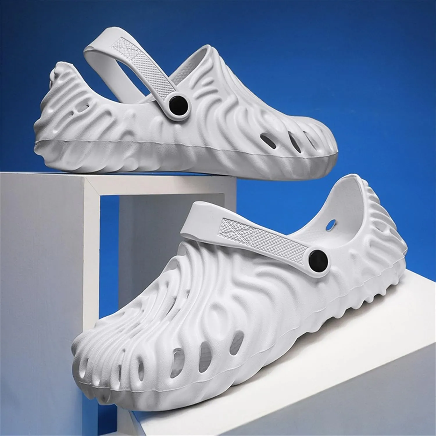 Women Men Casual Clogs Fashionable Non Slip EVA Sandals Couples Beach Shoes Comfortable Slip On Footwear