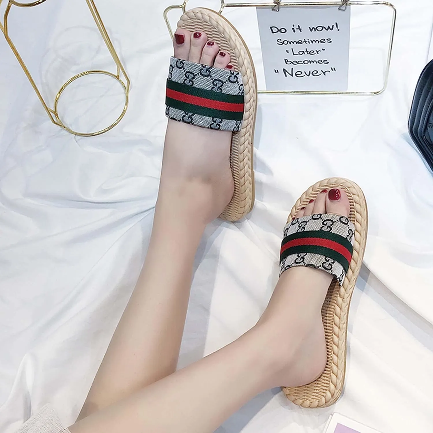 Women's shoes Nonslip Fashion Sandals Slippers Student shoes Large shoes Breathable Fashion Soft Comfortable