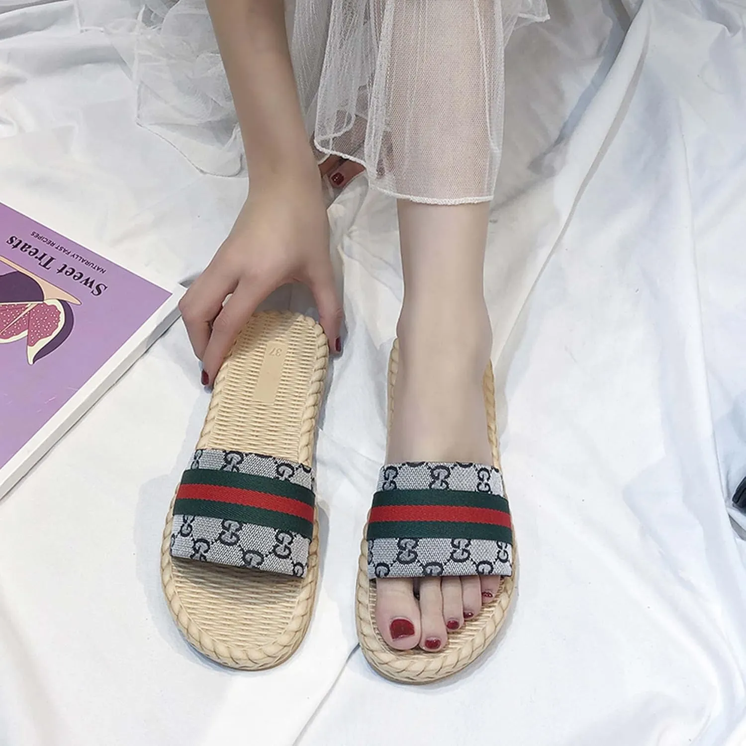 Women's shoes Nonslip Fashion Sandals Slippers Student shoes Large shoes Breathable Fashion Soft Comfortable