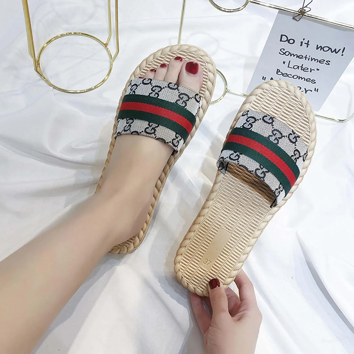 Women's shoes Nonslip Fashion Sandals Slippers Student shoes Large shoes Breathable Fashion Soft Comfortable