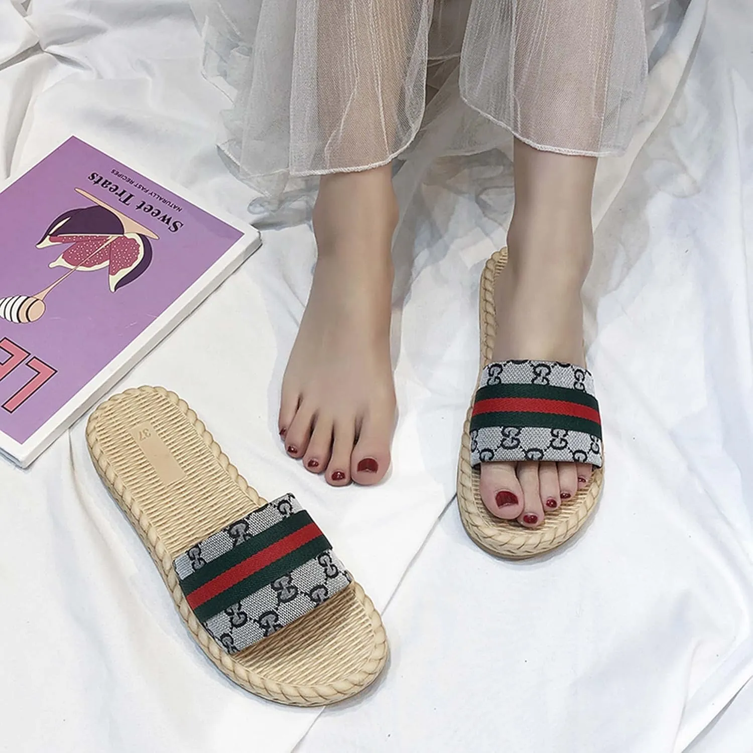 Women's shoes Nonslip Fashion Sandals Slippers Student shoes Large shoes Breathable Fashion Soft Comfortable