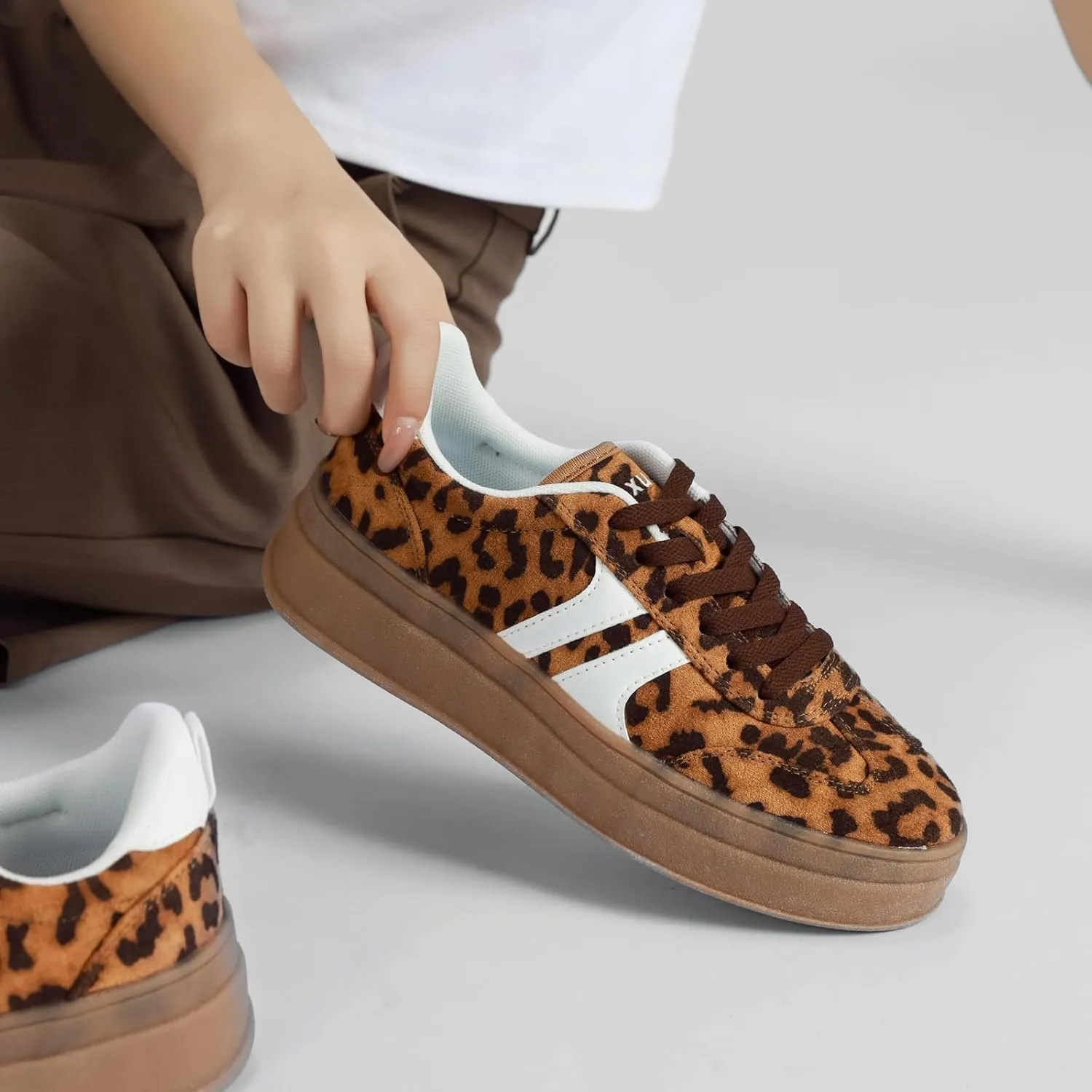 Women's Thick Sole Retro Fashion Sneakers Classic Walking Shoes Thick Rubber Lace-Up Footwear Anti Slip Trainers