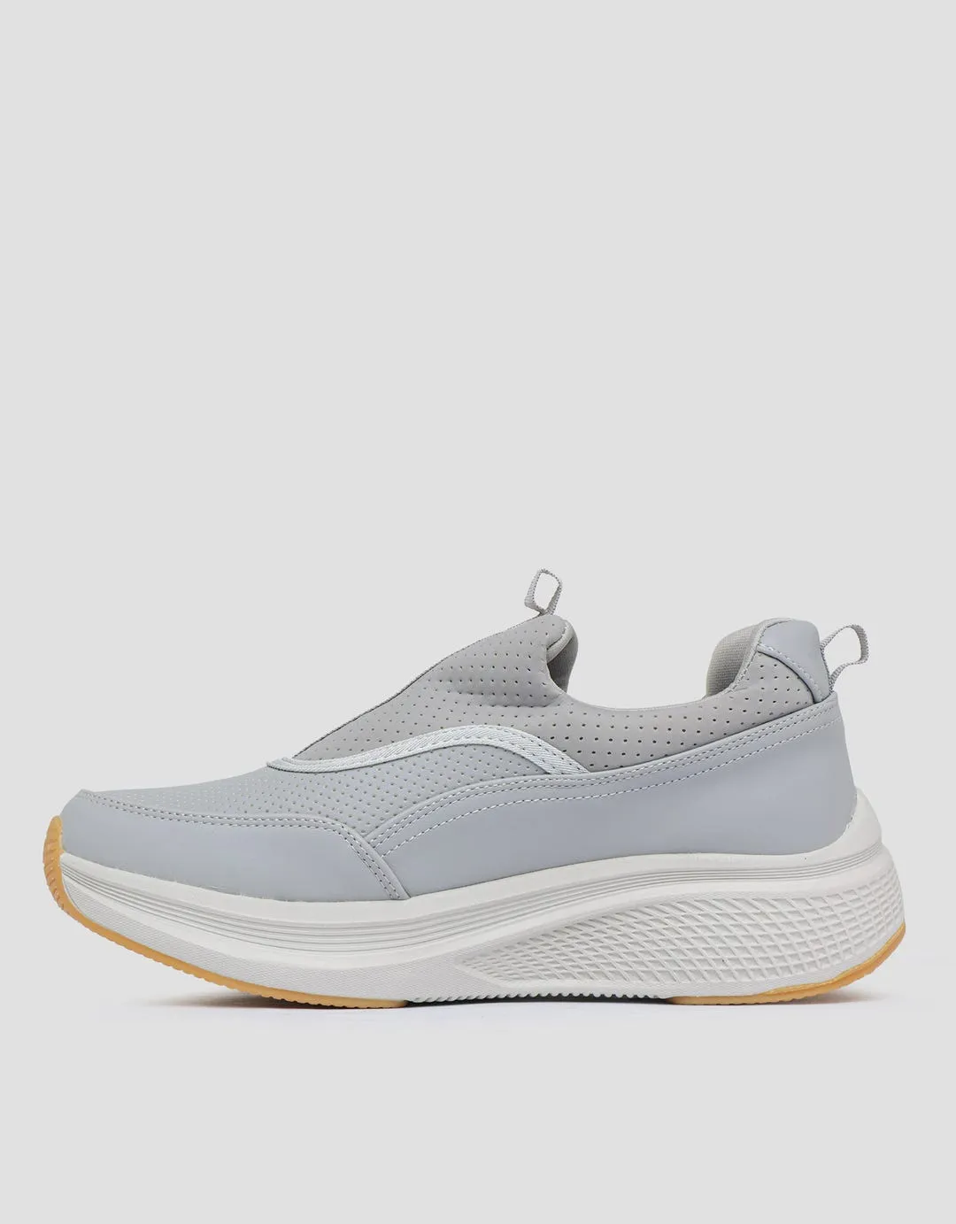 Yongki Komaladi Casual Sneakers Slip On Pria